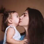 如何處理新生兒溢奶？常見原因與預防方法