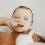 如何正確為寶寶添加副食品：新手爸媽必讀