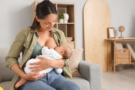 母乳與配方奶的營養差異：對寶寶健康的影響