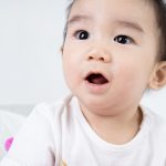 新生兒口腔護理：清潔舌苔與避免鵝口瘡