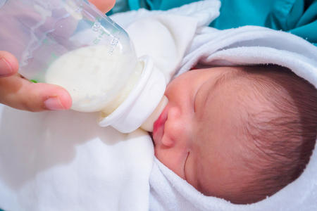 母乳不足怎麼辦？增加奶量的方法與建議